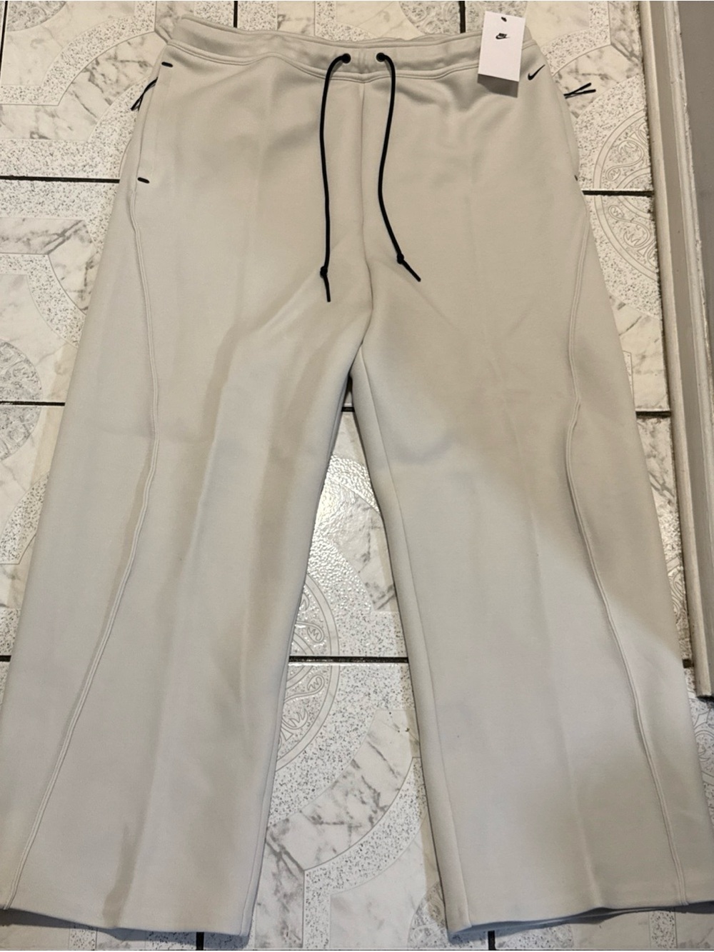 New Nike Tech Fleece Loose-Fit Open Hem Pants Light Bone Mens Size XL HV6541-072